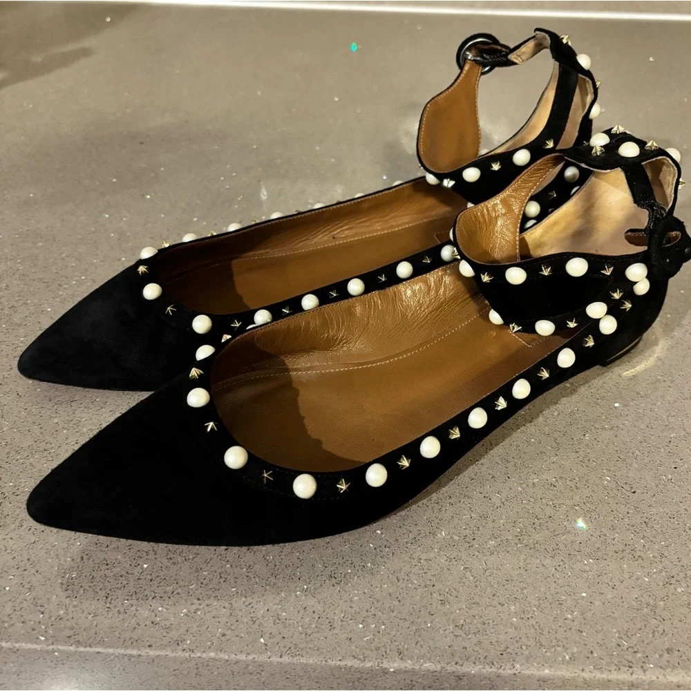 🍎🍎SOLD🍎🍎Aquazzura Faux Pearl Accents Suede Flats
Women's Size: 8.5 | IT 39.5 - Picture 1 of 6